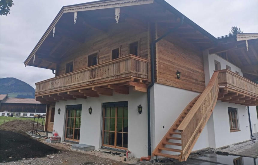 Hochwertiges-Tiroler-Einfamilienhaus-mit-Altholz
